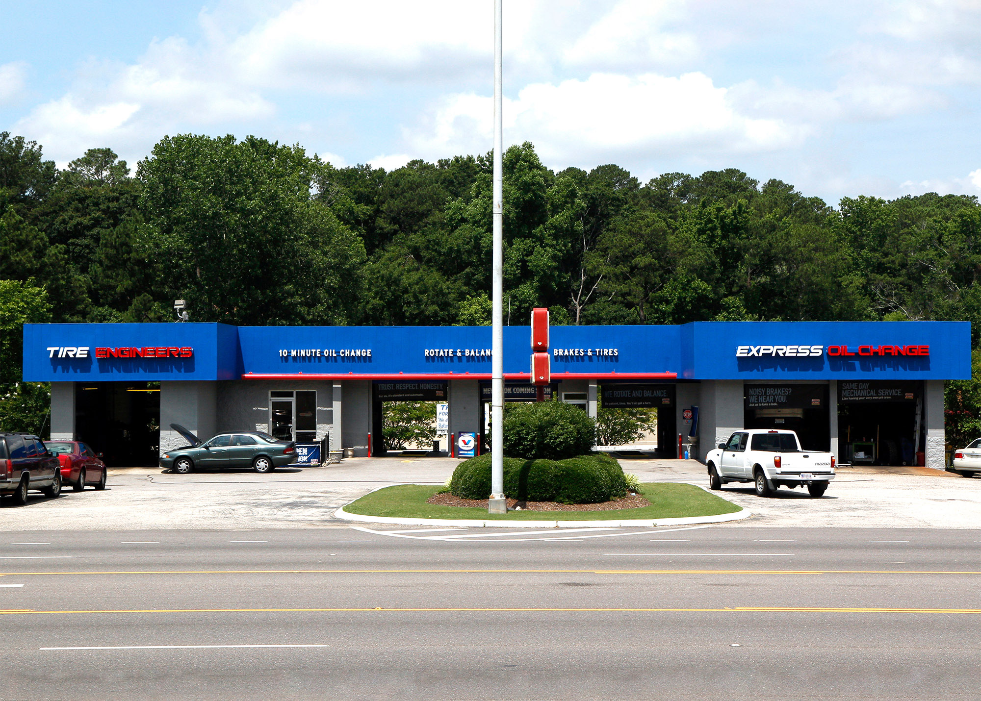 Express Oil Change & Tire Engineers at Hoover, AL - Highway 31